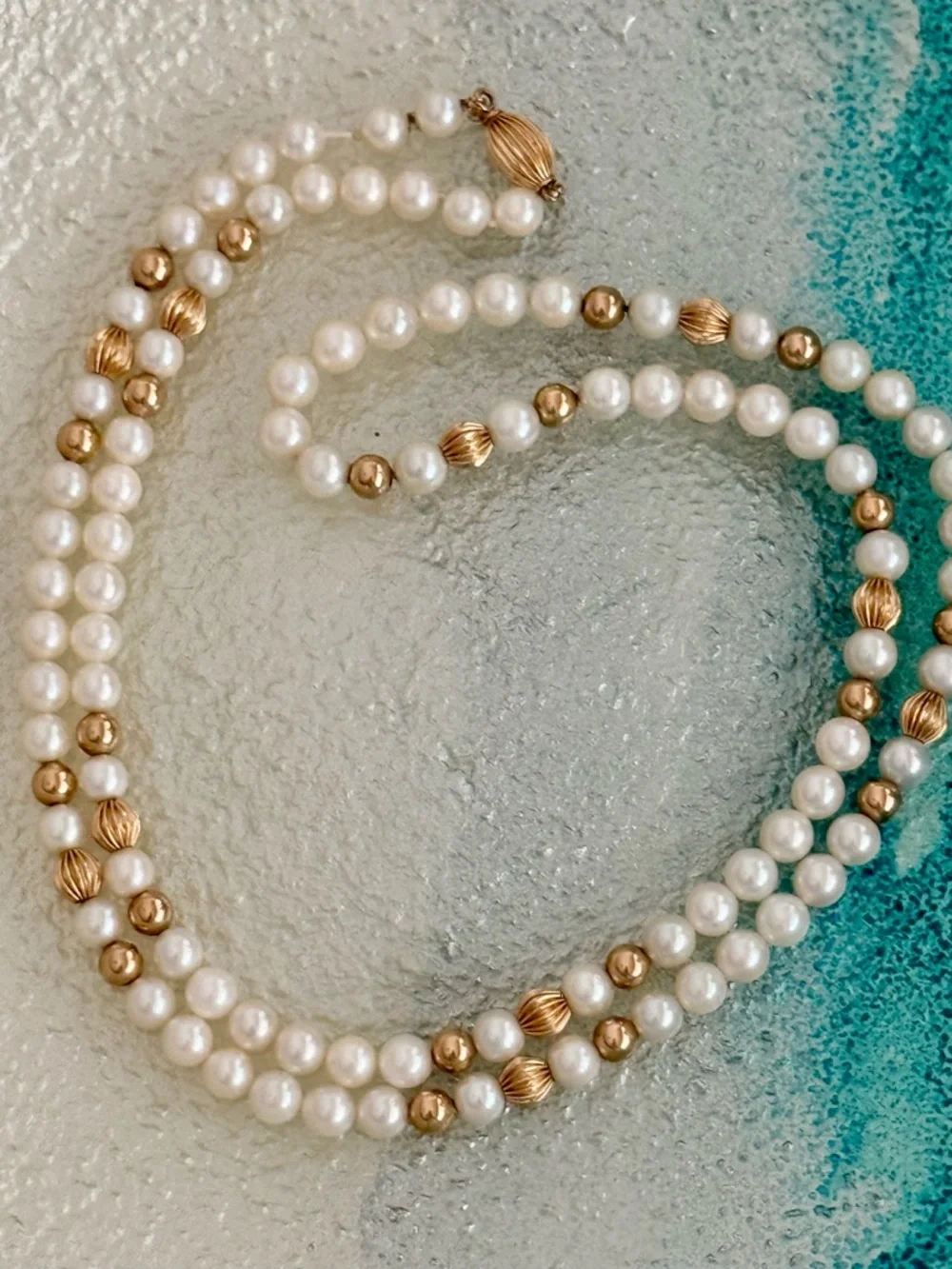 Classic Pearl necklace w/ Gold Beads - Picture 2 of 16